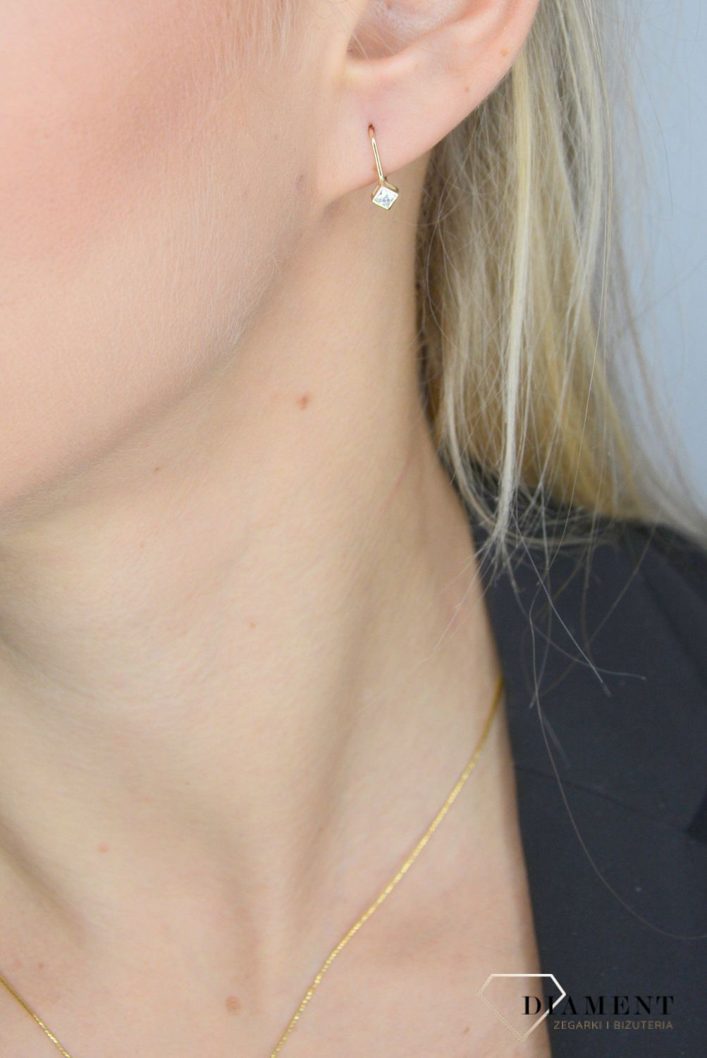 Złote kolczyki 333 cyrkonia w złotej oprawie KL 7383 333.jpg